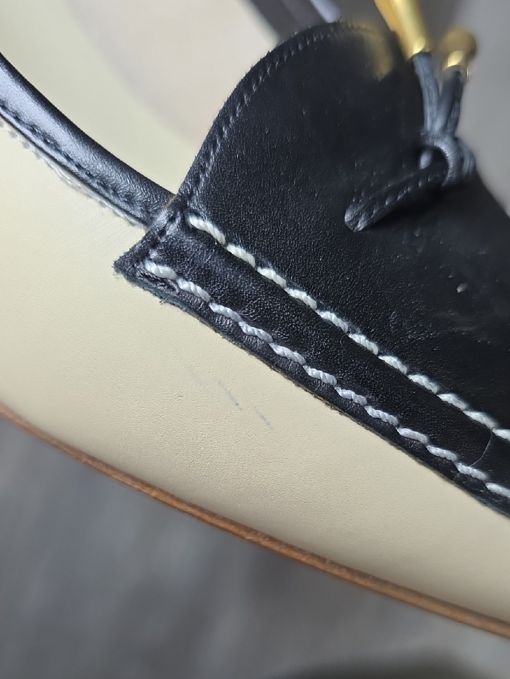 Salvatore Ferragamo | Vintage Two-tone Kittwn Heel Pointed Tassel Pumps Sz 10 - Picture 16 of 16